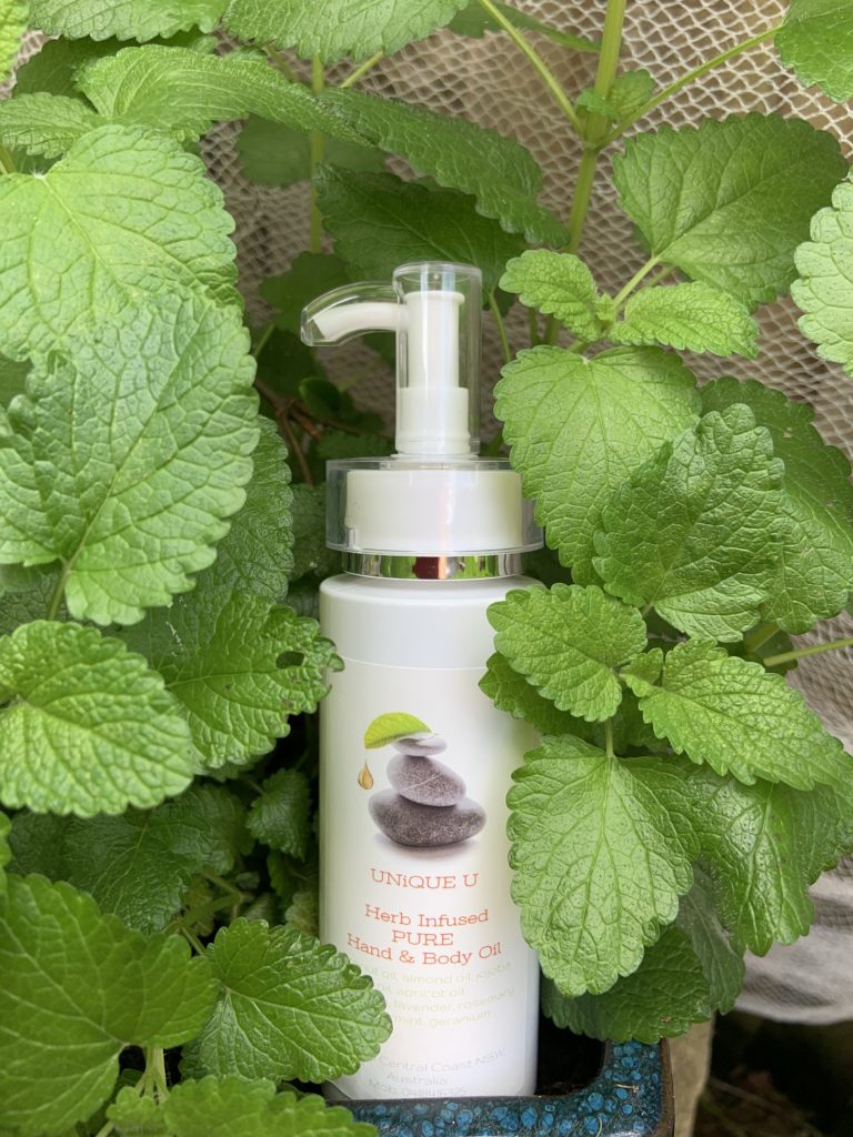 “UNiQUE U HERB INFUSED 100% PURE HAND & BODY OIL NO SYNTHETICS, FRANGRANCES, FILLERS OR TOXIC CHEMICALS