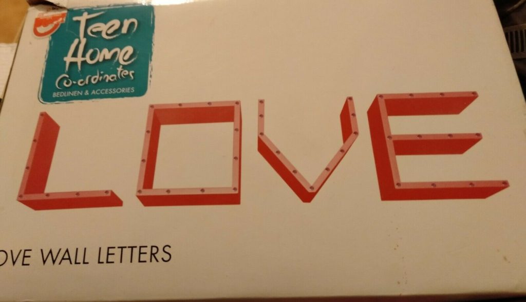 TEEN HOME CO-ORDINATES SHELVES IN LOVE WALL LETTERS