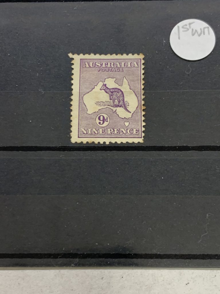 (QS8) Australia 9d Violet Kangaroo Stamp