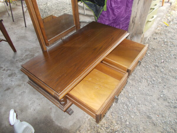 SOLID OAK EARLY 1900’S MIRRORED DRESSER/HALL PIECE EXCELLENT CONDITION $550