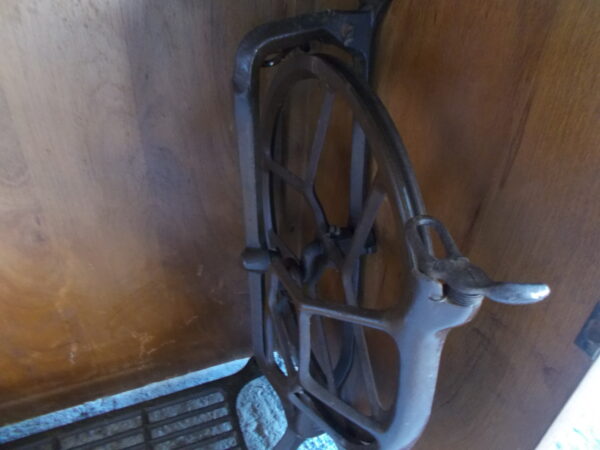 VINTAGE SINGER TREADLE SEWING MACINE IN CABINET WORKING CONDITION $275