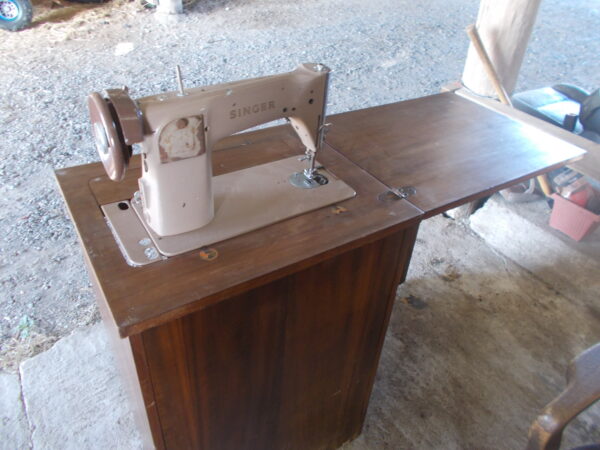 VINTAGE SINGER TREADLE SEWING MACINE IN CABINET WORKING CONDITION $275