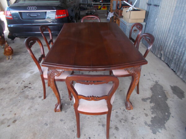 ANTIQUE MAHOGANY DINING TABLE CLAW & BALL FEET & 6 CHAIRS $1350