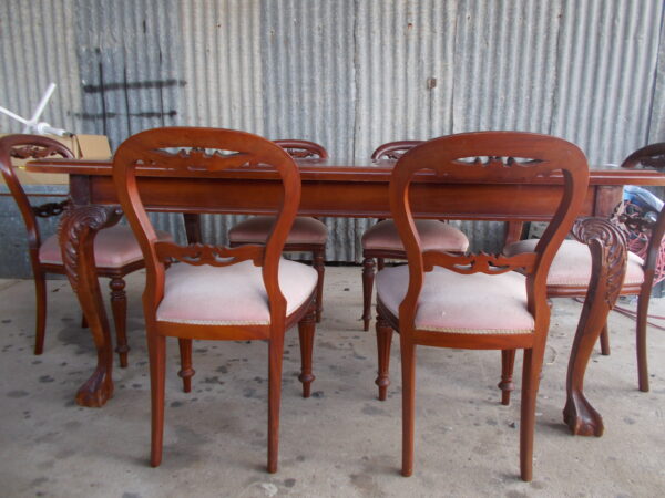 ANTIQUE MAHOGANY DINING TABLE CLAW & BALL FEET & 6 CHAIRS $1350