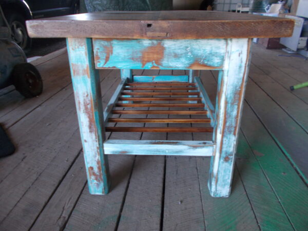 FANTASTIC REFURBISHED DISTRESSED SOLID TIMBER COFFEE TABLE TRADESMAN BUILT $350