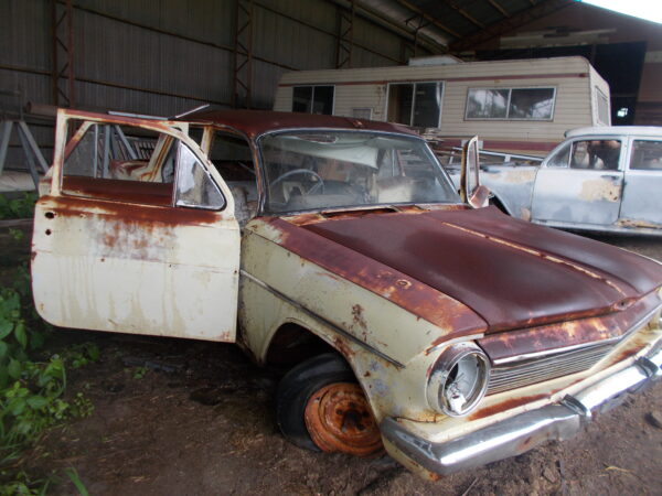 2 X 1963 HOLDEN EJ SEDANS ONE HAS NO RUST THE OTHER RUSTY PARTS CAR $12000